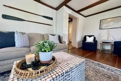 Image de New! Historic Mystic, Two Minute Walk to Mystic Pizza!