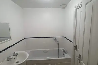 Image de Quiet Ground-Floor Apartment | Heathrow, Windsor & London at Your Doorstep