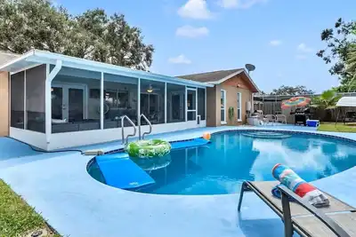Image de Sunshine Hide-Away! Serene 3-bedroom house with Ac in charming Seminole