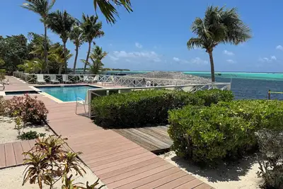 Image de Little Cayman Time - Cc 18 - Beachfront 2-bedroom Condo w/ 2 pools and Jacuzzi