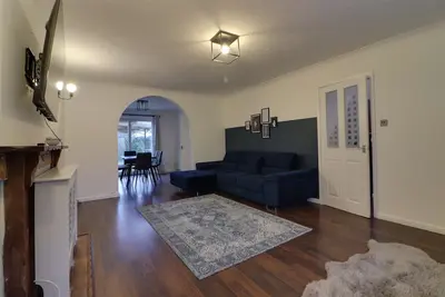 Image de Spacious 5-bedroom house in enchanting Peterborough with fitness room