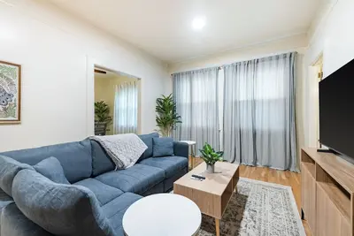 Image de Bright, Charming, and Conveniently Located 3-Bedroom Condo in Nw Portland