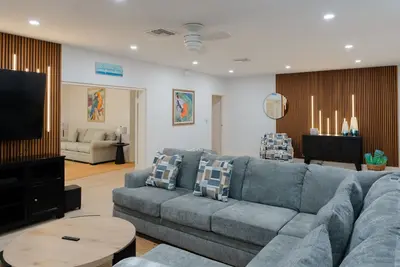 Image de Spacious 4br Modern Coastal Home by the Water | Perfect for Families & Groups!