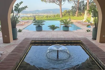 Image de Villa de luxe \"La Nioulargue\" avec vue panoramique sur le Golfe de St Tropez