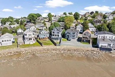 Image de Updated Waterfront Home • Steps to Nantasket Beach & Dining