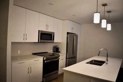 Image de Three Sisters Haven - Brand-New Modern Comfort