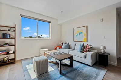 Image de Chic and Spacious 3-bedroom Apartment in the heart of Glendale