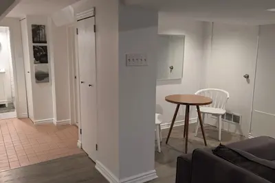 Image de Heart of Bloor West Village: Private Lower Suite