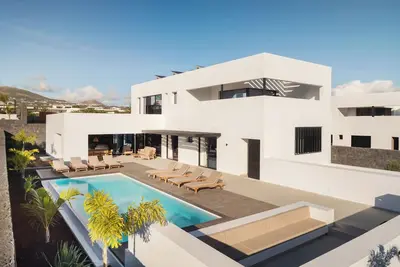 Image de Cristelle | An impressive 5-bedroom luxury retreat in Puerto Calero