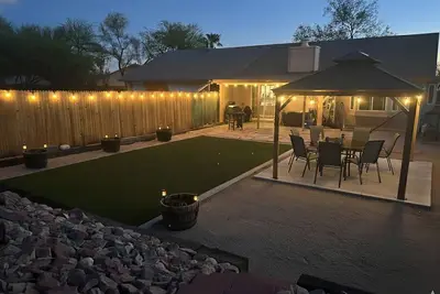 Image de Quiet neigborhood, mountain views and backyard gazebo