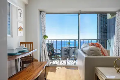 Image de 21st Floor 3 Bedroom Condo with Free Parking