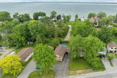 5 bdrm house with pool & private beach