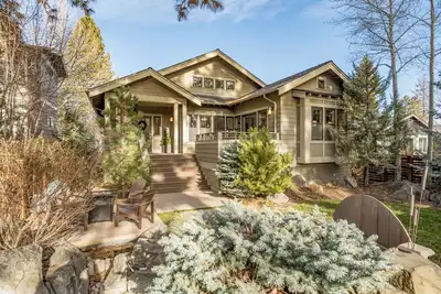 Image de Charming home blocks from river, downtown and Mt Bachelor