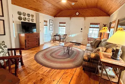 Image de Carpenter’s Cottage- Cozy Historic Retreat on Neenah Creek. 72-Acres of Nature
