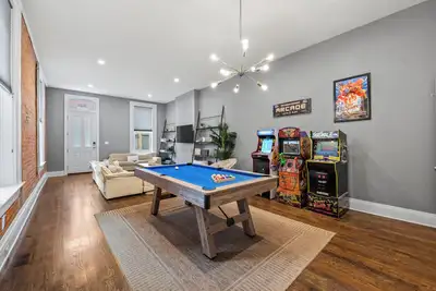 Image de Over-the-Rhine, 4 Bedroom, Game Room, Grill & Patio
