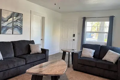 Image de 2br Home Near Downtown - King Bed Comfort