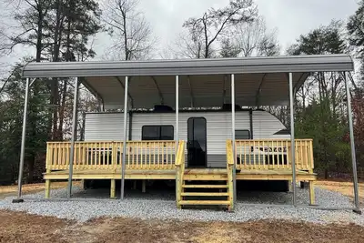 Image de 4 miles from lake James State Park. Enjoy this brand new camper on private lot.