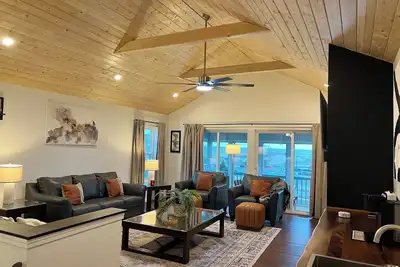 Image de Harbor Lights Retreat in Oswego Ny, Across from Lake Ontario/ Wrights Landing