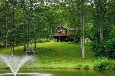 Image de Welcome To The Mountains, Danbury Forest Escape, the perfect Cabin