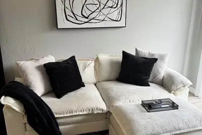 Modern Comfort Stay-Recharge & Relax