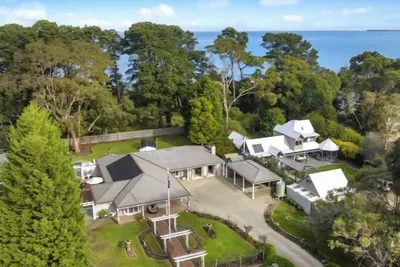 Image de Spacious Coastal Retreat with Pool & Garden - 2mins walk to Merricks Beach