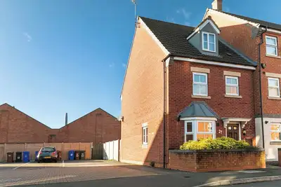 Image de Spacious 4 Bed Modern Townhouse with Parking