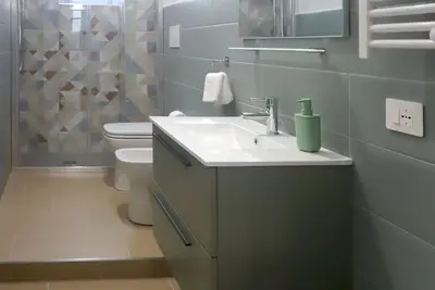 Comfortable apartment for groups adjacent to Naples central station