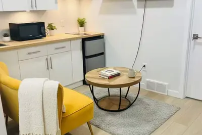 Image de Cozy Modern Basement Suite in Devonshire Winnipeg