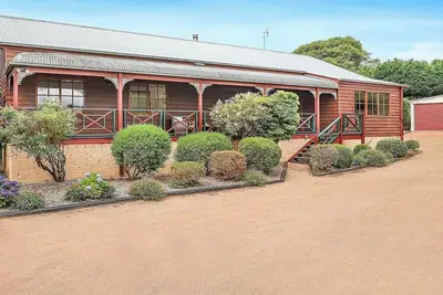 Image de Redwood - relaxed one-level Highlands escape with fire, gardens and space