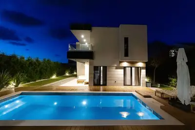 Villa Positiva with heated pool
