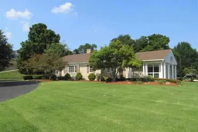 Image de 3 bedroom house on the Bourbon Trail. Central location close to attractions.