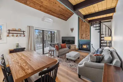 Image de Modern Trailside Condo w/ Loft | Ski Access