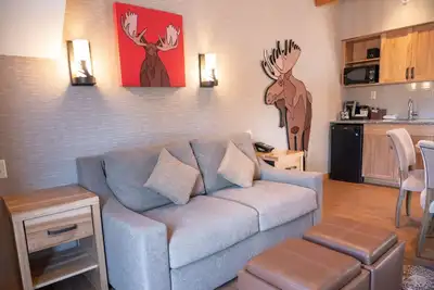 Image de New Banff Apartment | 1 Minute from the Centre!