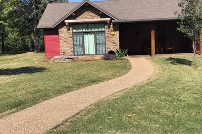 Image de Royal 13a  Cozy 2-bedroom cabin in a beautiful wooded setting.