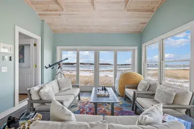 Image de Wonderland on the Water with Exclusive Beach Access