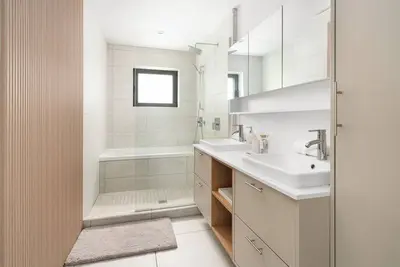 Image de Luxury 2br Waterfront Condo