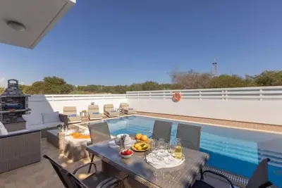 Image de EcoHarmony Villa, \nSpaceous 3 bed-room, 2 bath-room  with a private pool