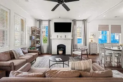 Image de 3br Bungalow in the Heart of Uptown, Pet-Friendly