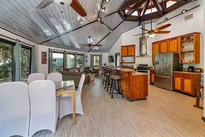 Image de Upstairs Beach Front Villa on West Bay