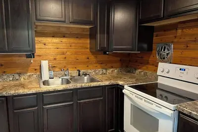 \"Wright Place Wright Time\"\nLakefront 2-bedroom cabin with Ac in cozy LaFollette