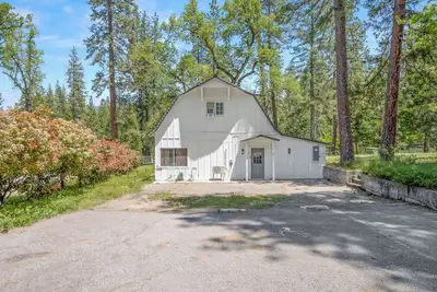 Image de Rustic Barn w/ game room and hot tub, 5min from Bass Lake & 23min from Yosemite