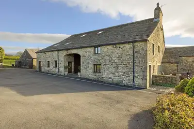Image de Luxury Countryside Barn Sleeps 15 | Views, Fireplace, Piano