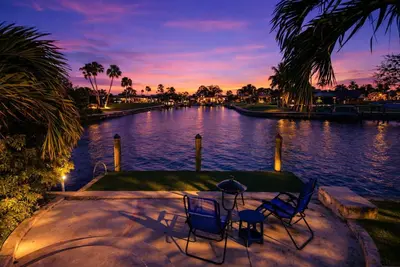 Image de New To Market- Pool & Waterview- 10 minutes to Beaches