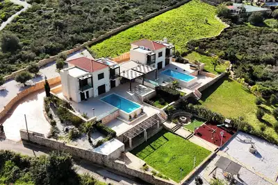 Image de Villa Shlomo-Pool-Near the beach-Kids playground