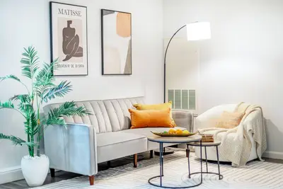 Image de Deluxe Apartment, New Furniture, In-Unit Laundry