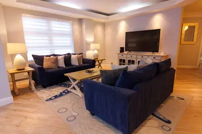 Image de 100ft to Paradise Next to Baha Mar 2bd 2bth