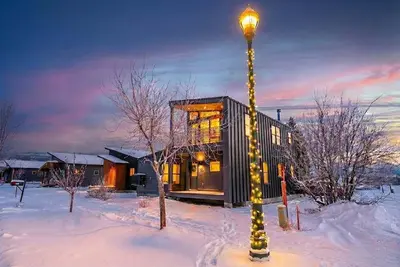 Image de Ski Hill Collective – Hot Tub, In-Town Convenience