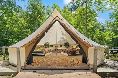 Image de Luxury Red River Gorge Glamping Tent for 4 w/ Heater, fire-pit & Hot Tub