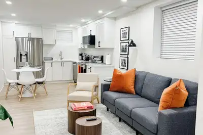 Image de Charming Private 2 Bedroom Basement Suite