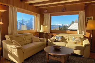 Image de Le chalet se trouve à 200m des télécabines de la Barboleuse à Gryon dans un quartier calme et entour